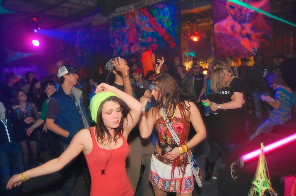 When did rave become mainstream?