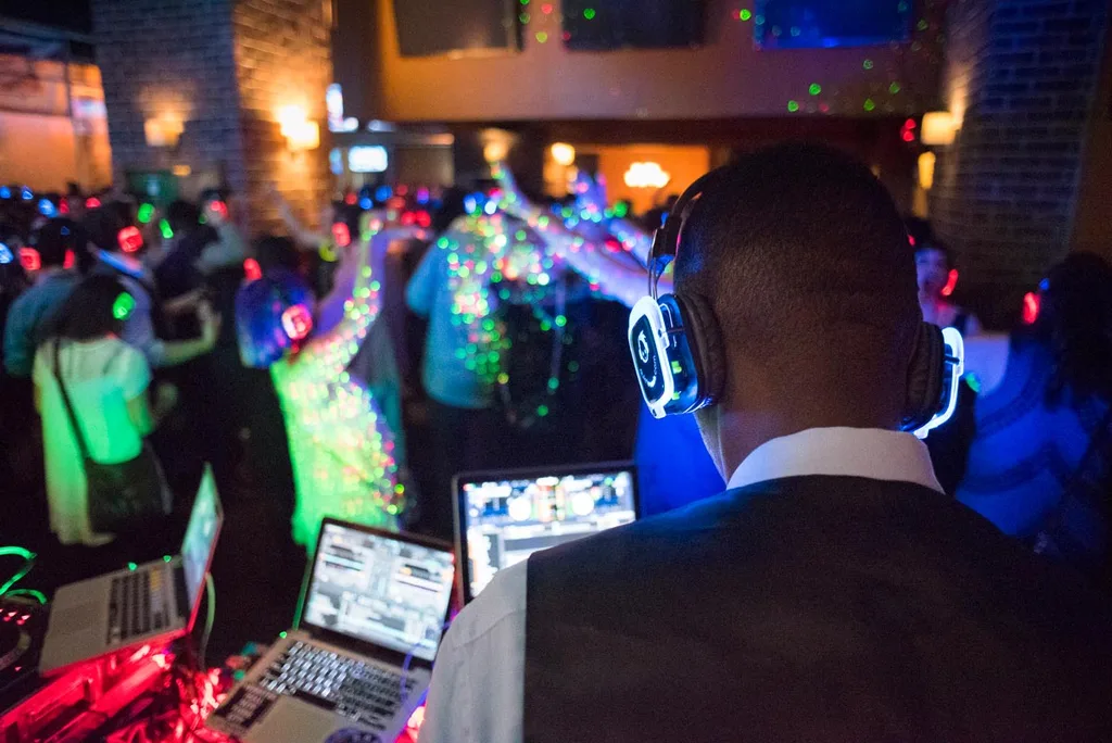 Can you use silent disco headphones on your phone?