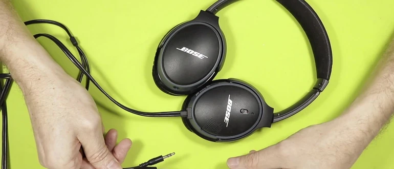 How do I turn on my Bose headphones?