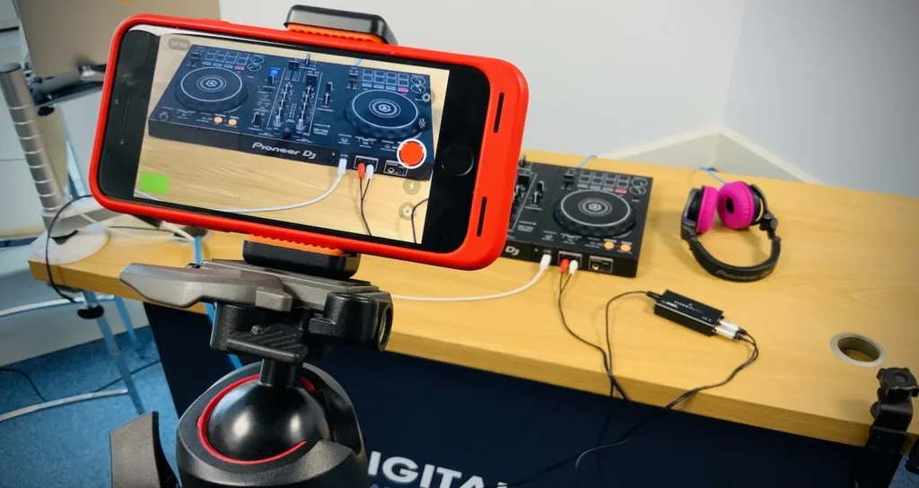 Can you use your phone to DJ?