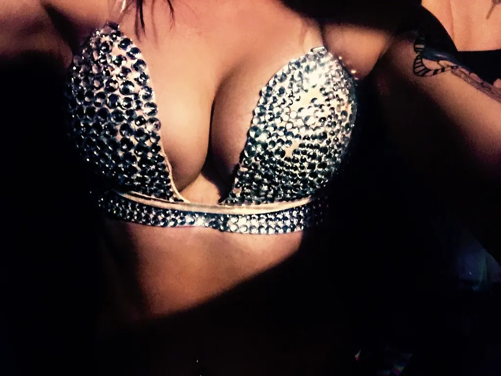 Can you wear a bra to a rave?
