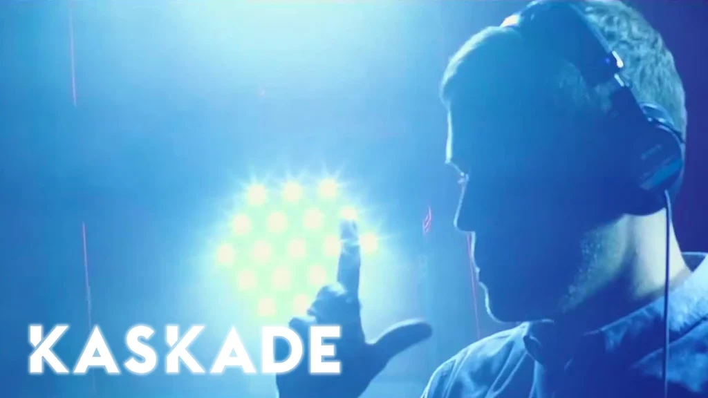 Did Kaskade sing atmosphere?