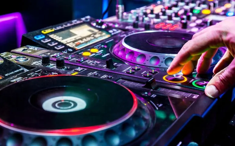 Do DJs need a license to play music Canada?