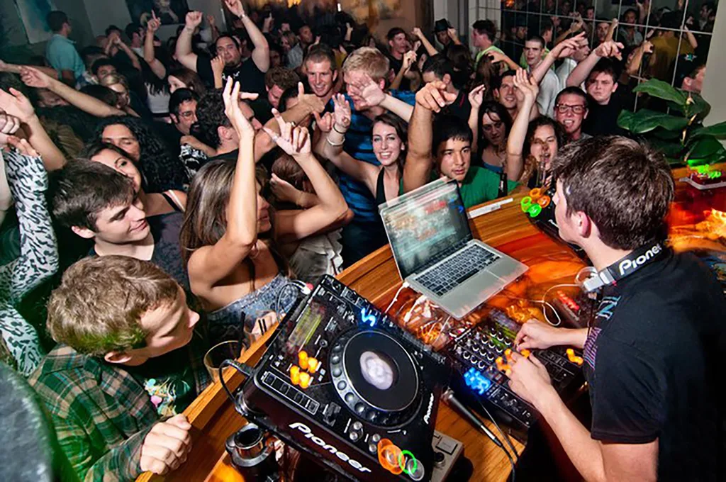 Do DJs at bars get paid?