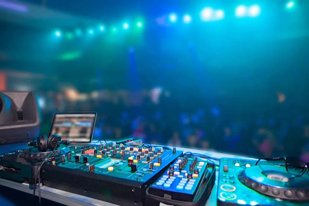 Do DJs bring their own equipment to clubs?