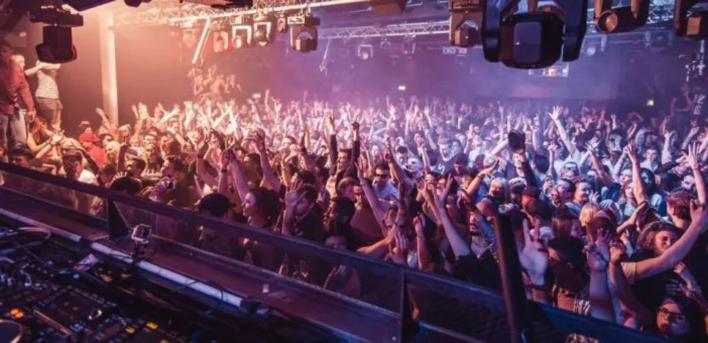 How many people does the Ministry of Sound hold?