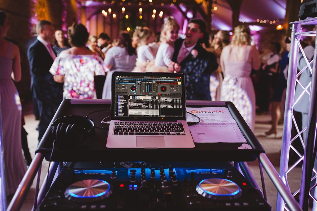 What does a DJ do during a ceremony?