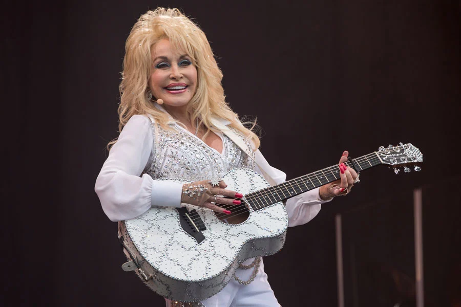 Has Dolly Parton played Glastonbury?