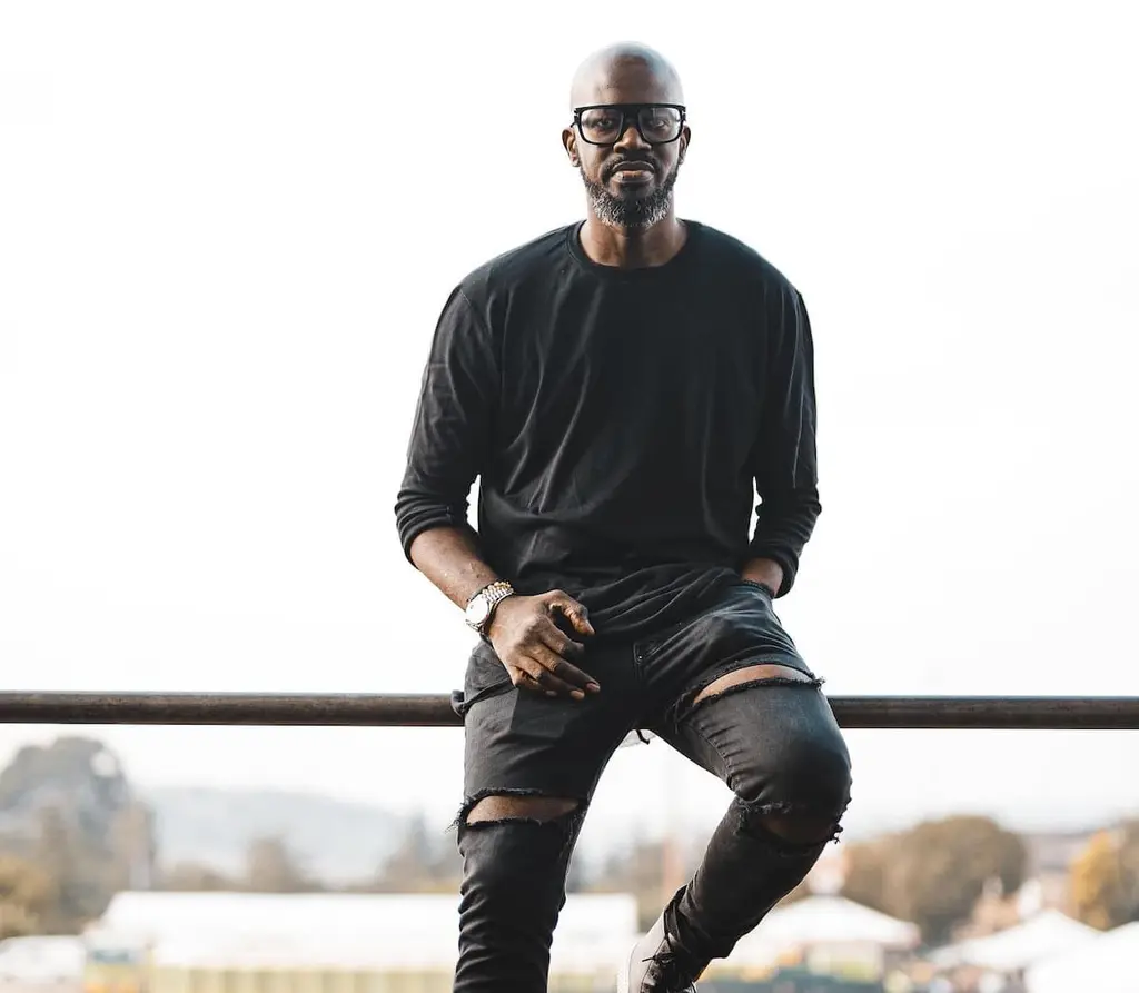 How did black coffee lose his hand?