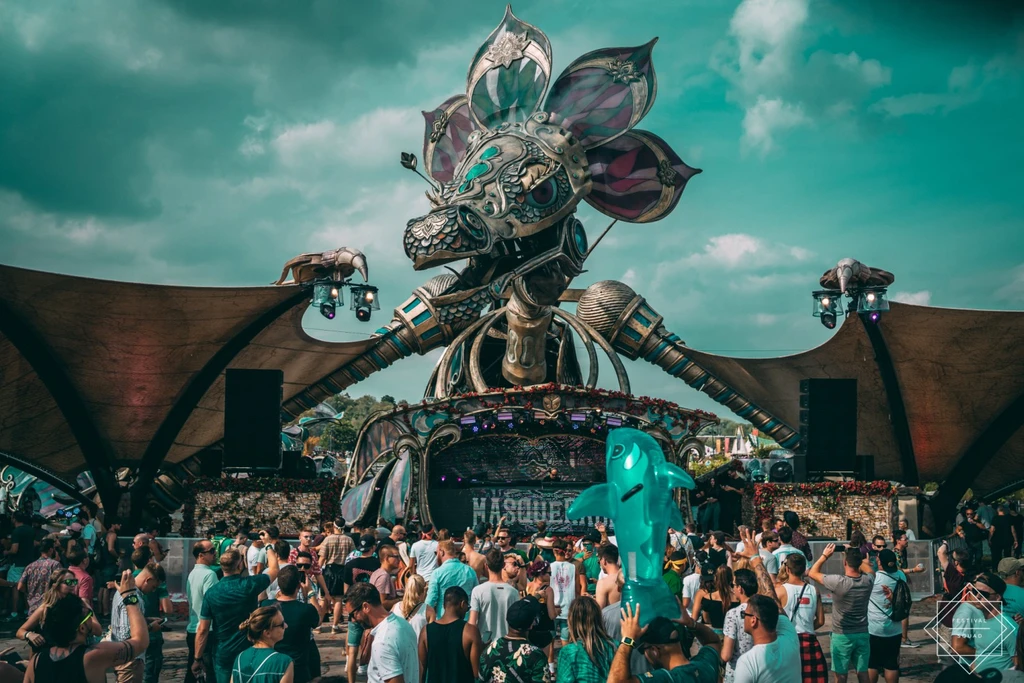 How high is Tomorrowland stage?