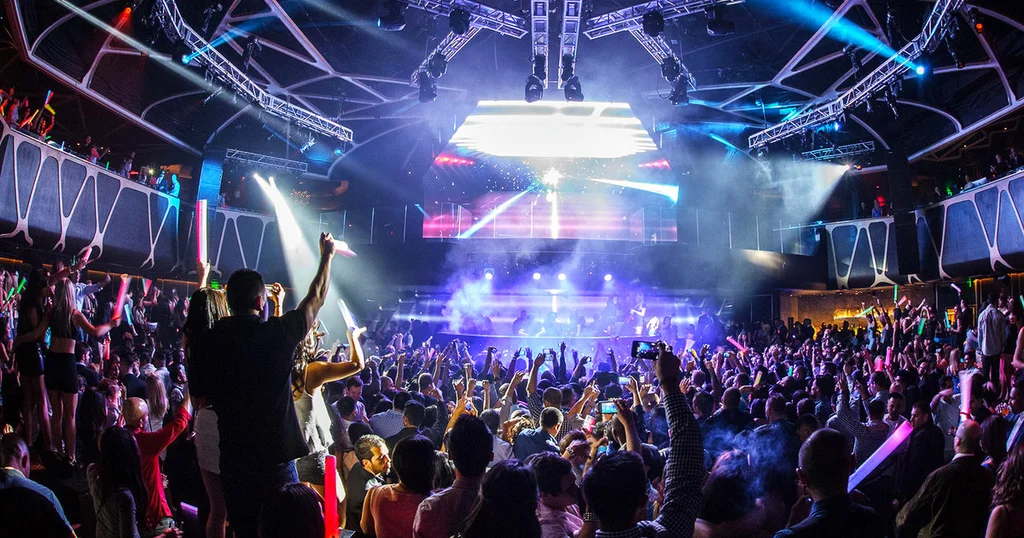 How long do DJs play in Vegas?