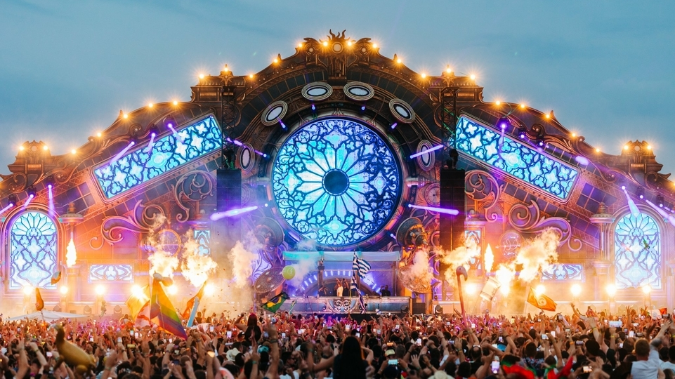 How many DJs are at Tomorrowland 2023?