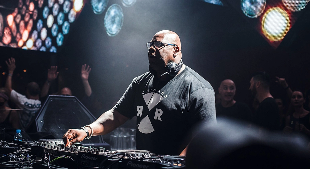 How much does Carl Cox get paid for a DJ set?