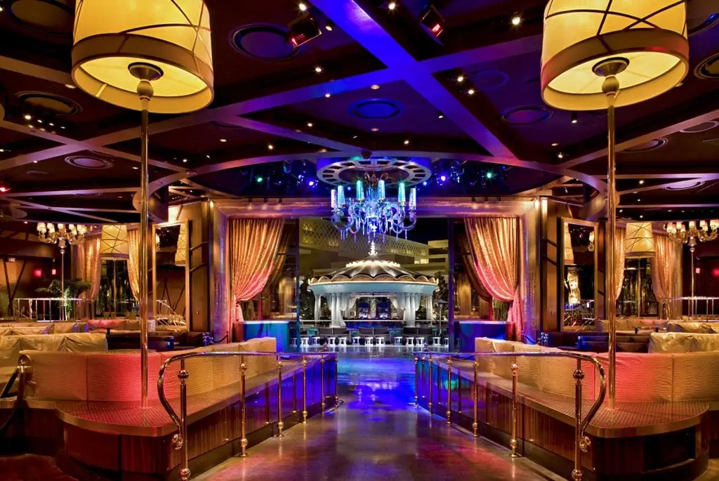 What is the minimum spend when getting a table at XS Nightclub?
