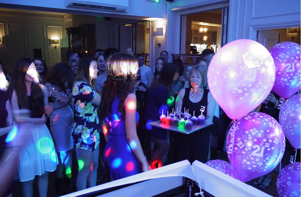 How much does it cost to hire a DJ for a birthday party UK?