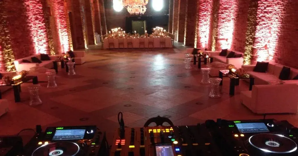 How much is a DJ in Italy for a wedding?
