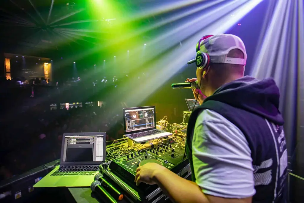 How much do local club DJs make?