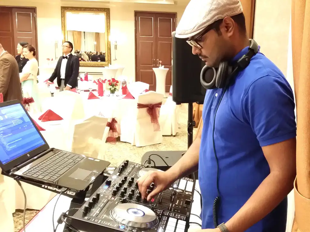 how-much-do-djs-get-paid-in-dubai