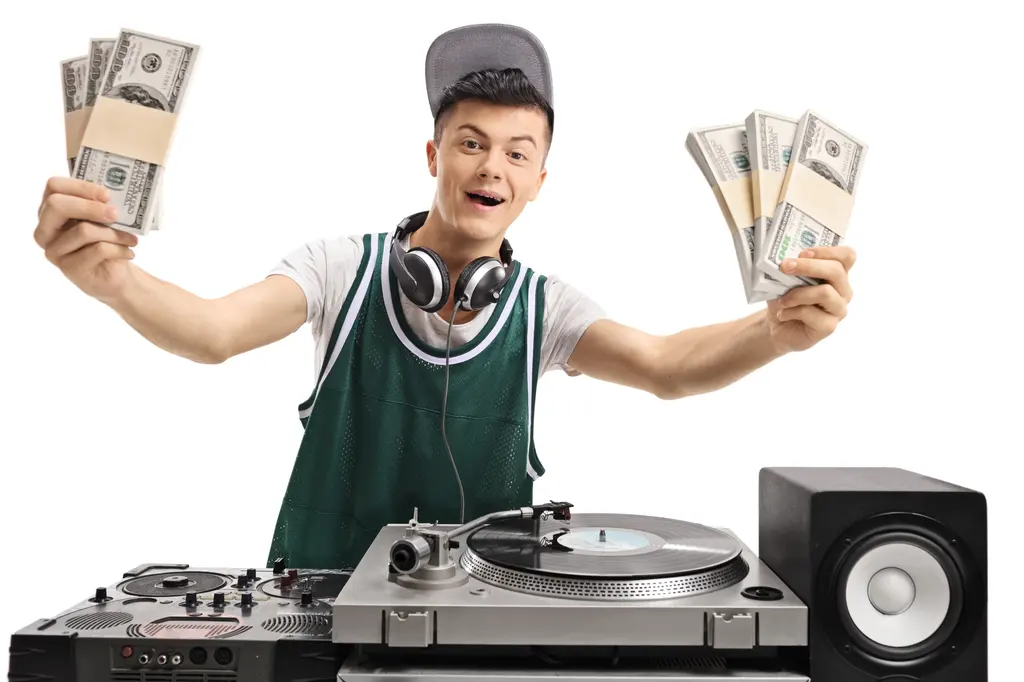 How much do DJs make per concert?