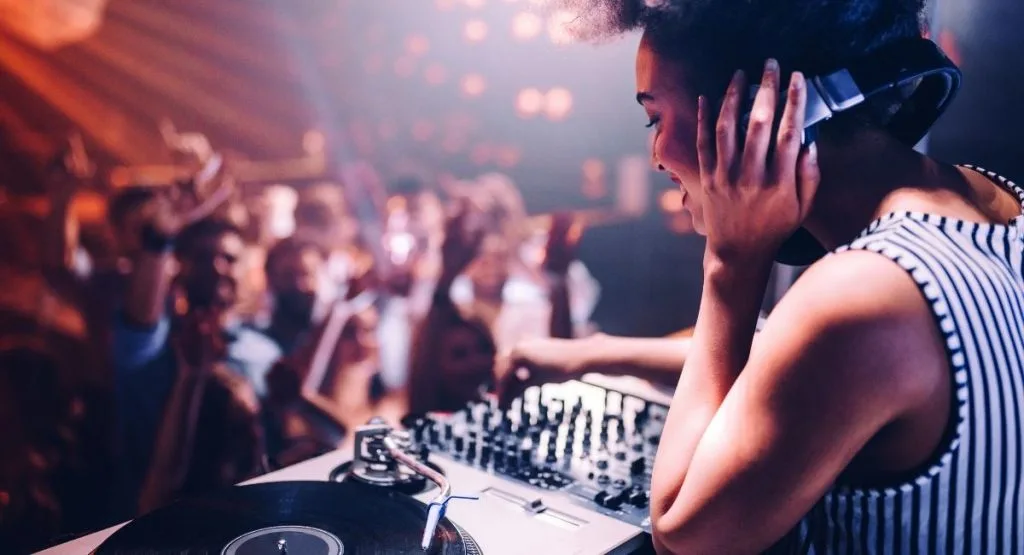 How much does a DJ cost in Mexico?