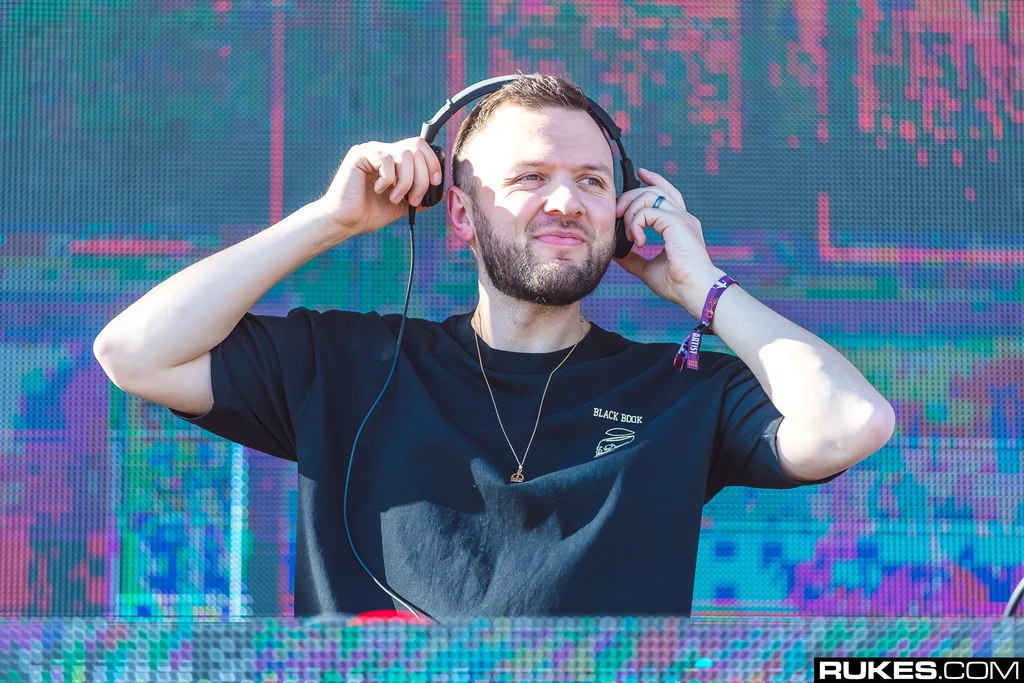 How old is Chris Lake?