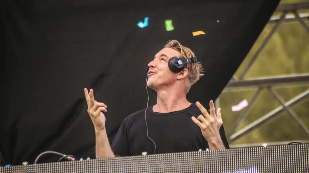 How much does Diplo charge to DJ?