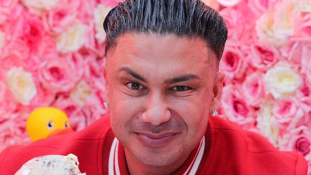 How much does Pauly D make per show?