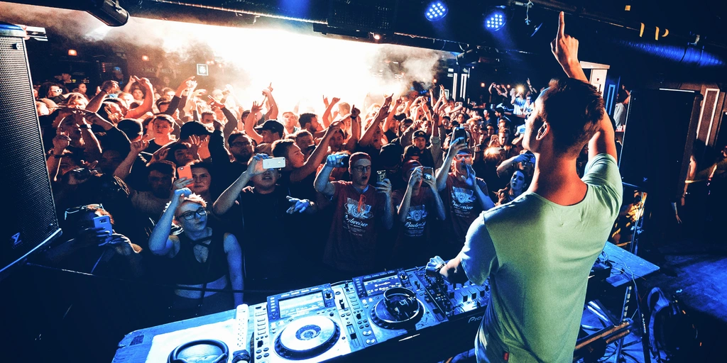 Do DJs get paid for gigs?