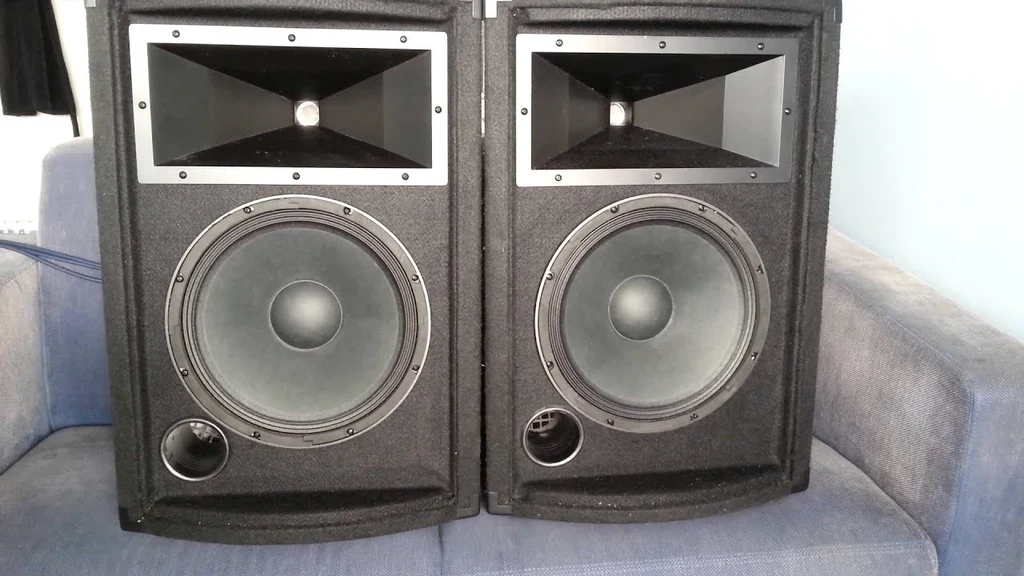 Is 400 watts Loud for a speaker?