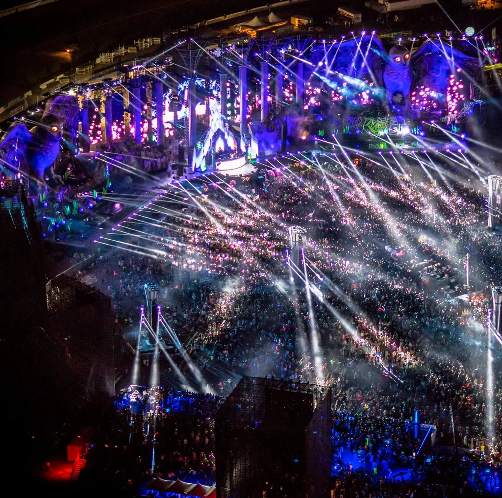 What is the biggest EDM concert in the US?