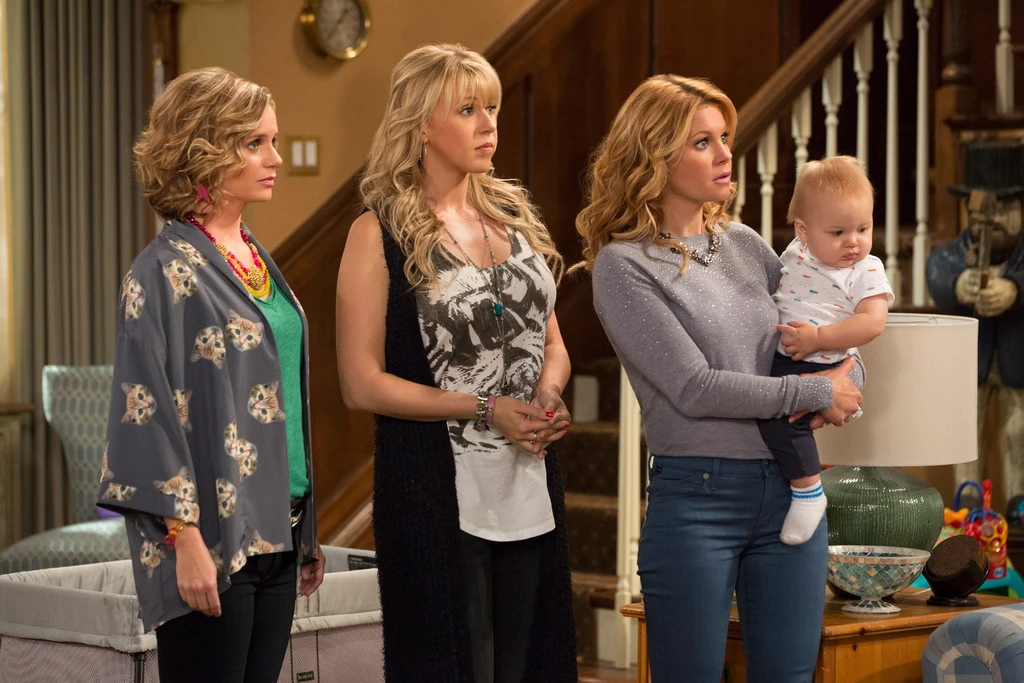 Who lives in the house in Fuller House?