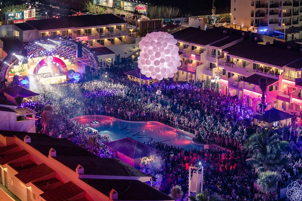 What is the legal clubbing age in Ibiza?