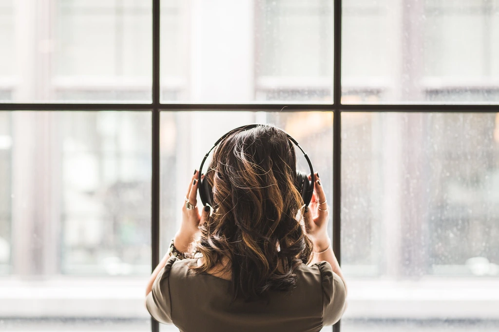 Is it OK to wear noise Cancelling headphones all day?