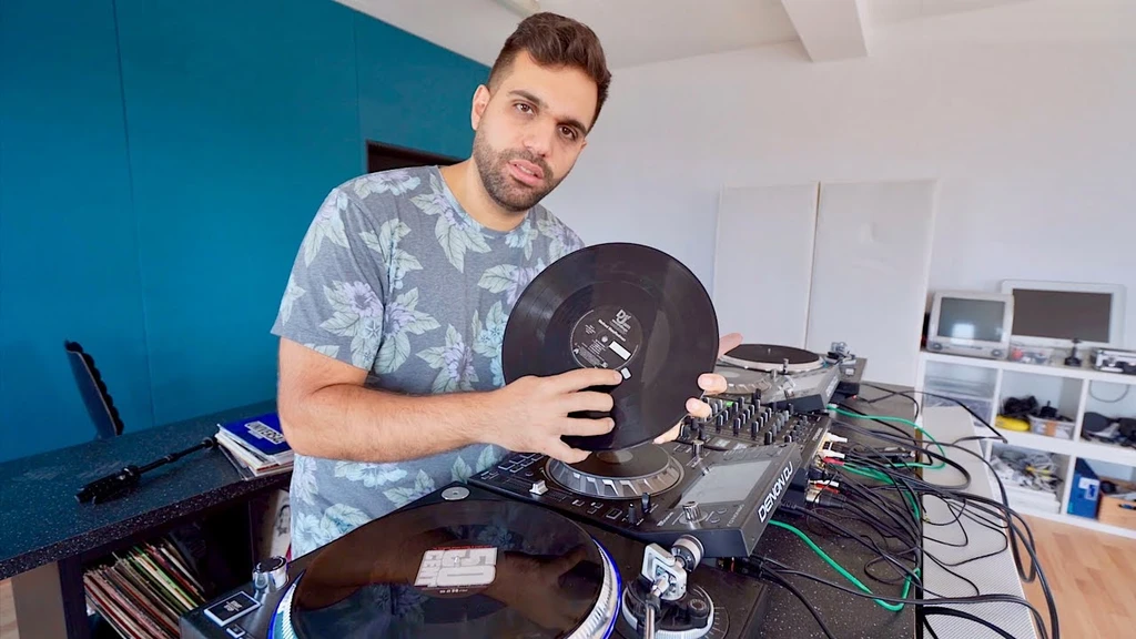 Is it hard to DJ on vinyl?