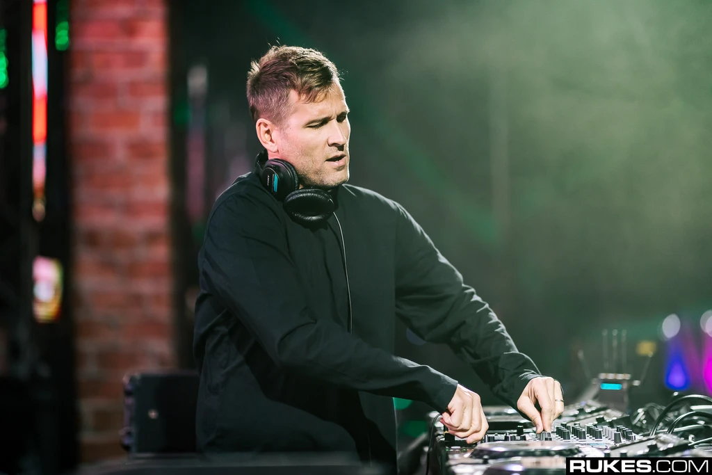 What college did Kaskade go to?