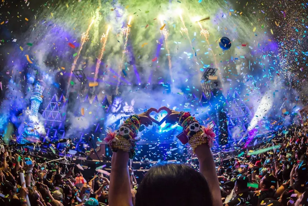 What is a rave culture?