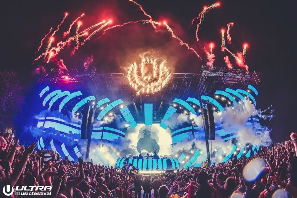Is Ultra Miami cashless?