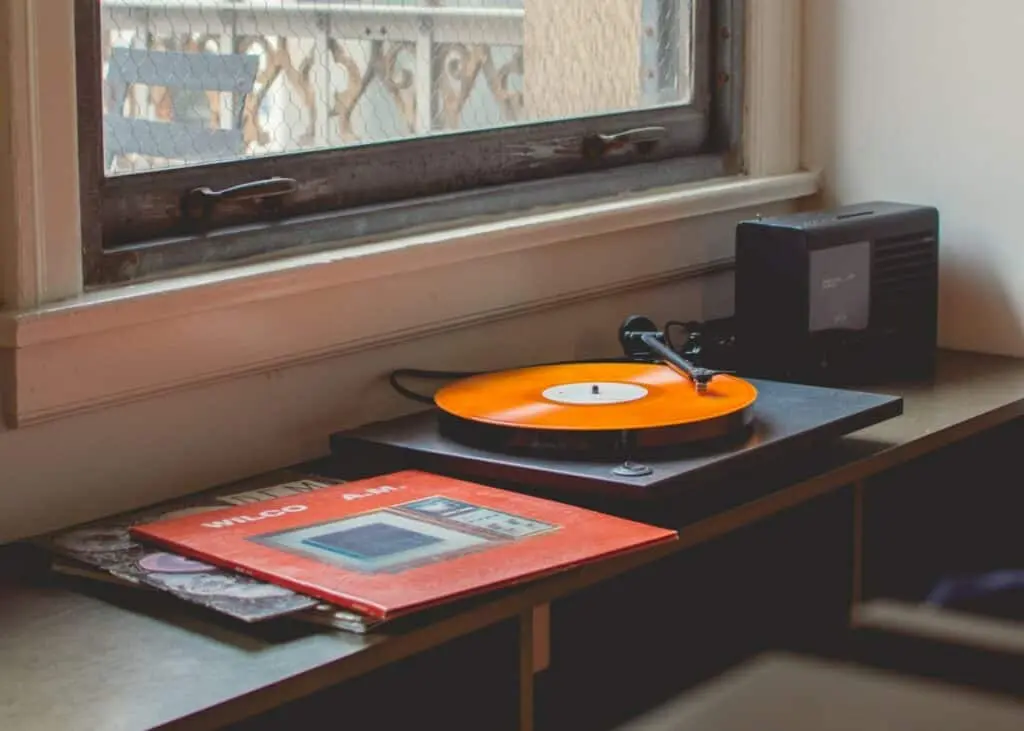 Should a record player wobble?