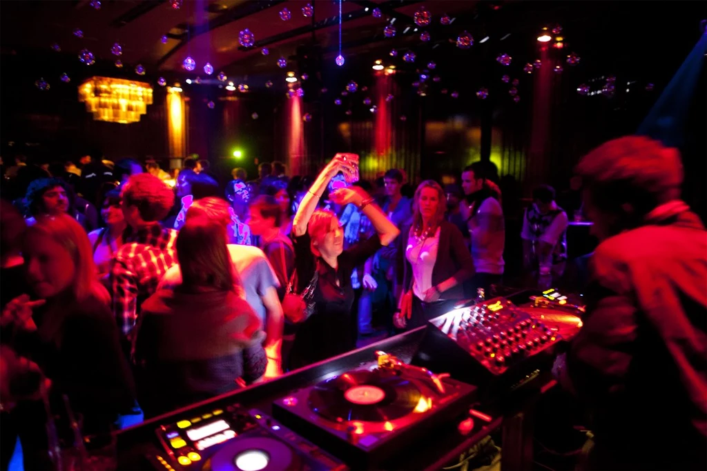 What are the negative effects of night clubs?