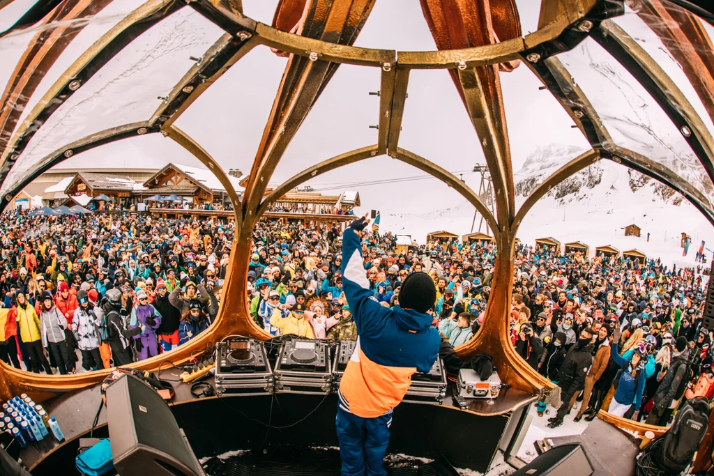 Who are the djs at tomorrowland winter 2023?
