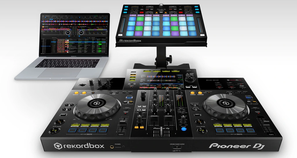 Can you use laptop with XDJ-RR?