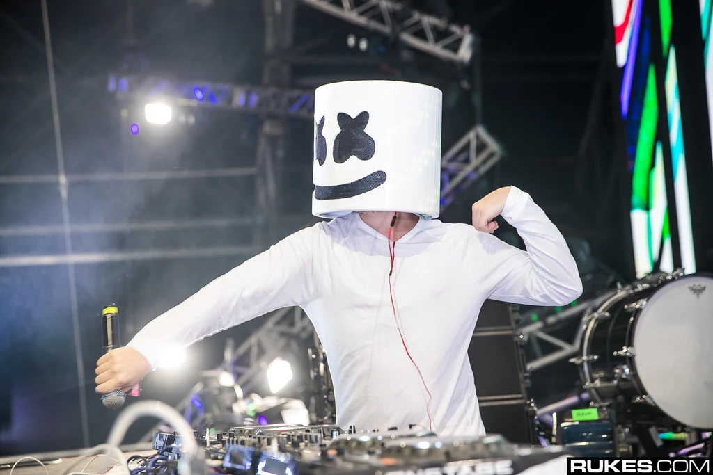 What DJ does Marshmello use?