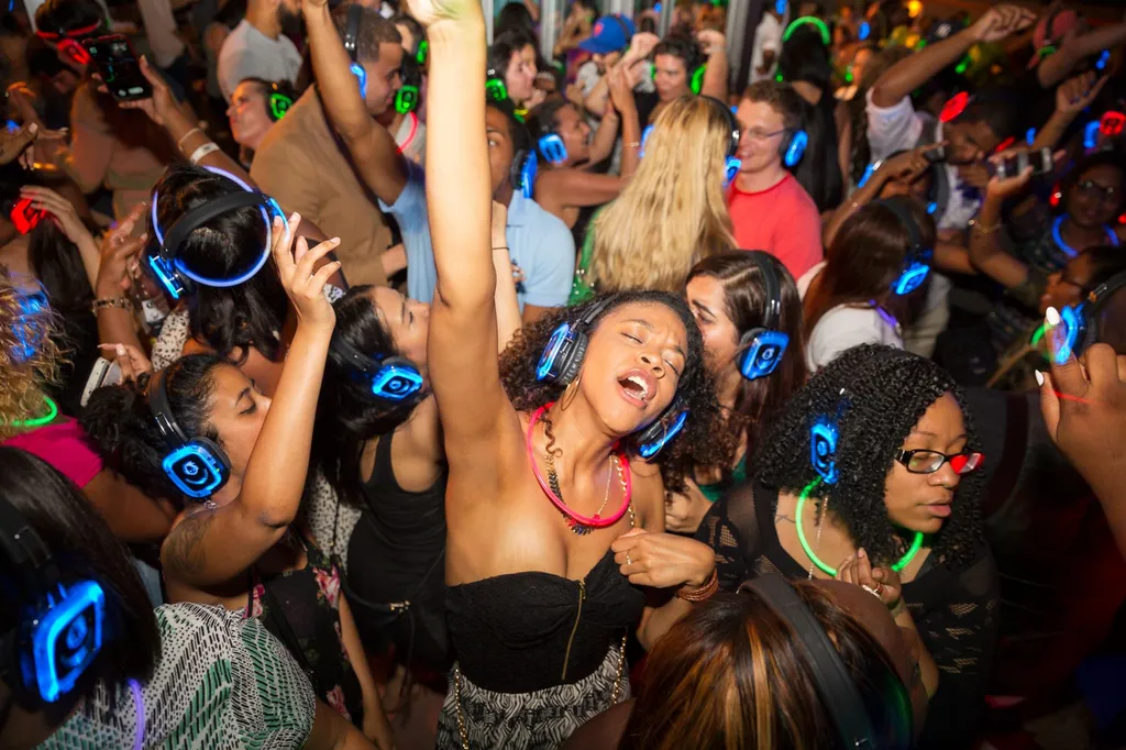 What do the different colors mean at a silent disco?