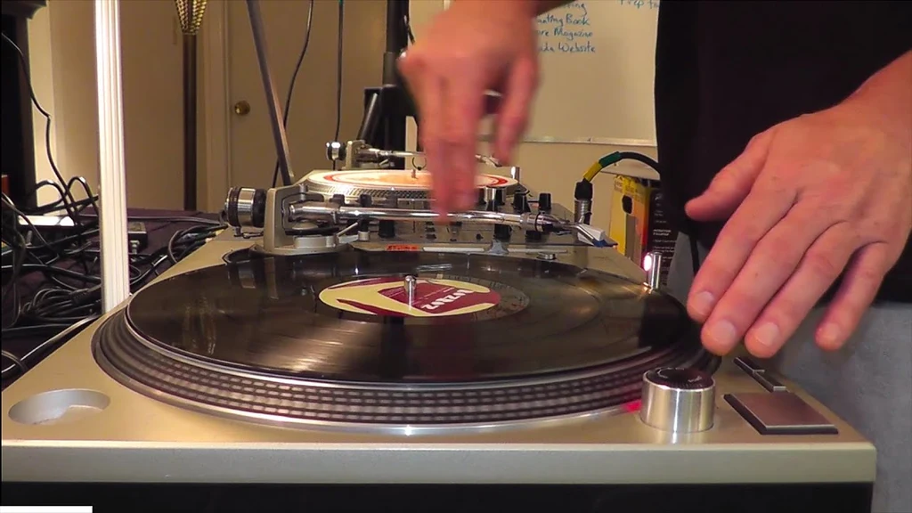 Can you DJ with vinyl records?
