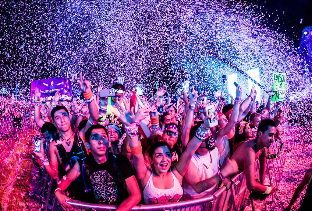 What defines rave?