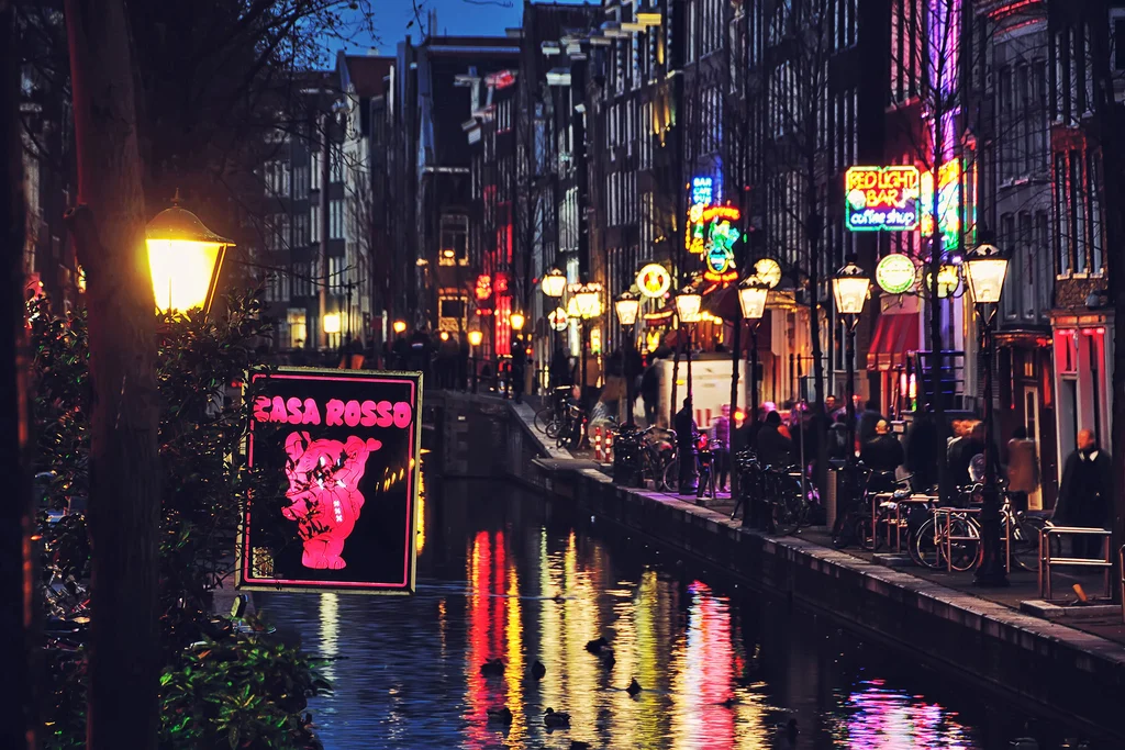 What is the best day to go clubbing in Amsterdam?