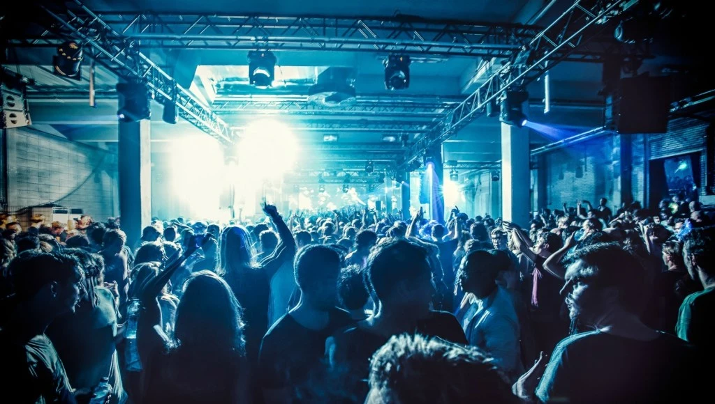 What is the most popular day to go clubbing?