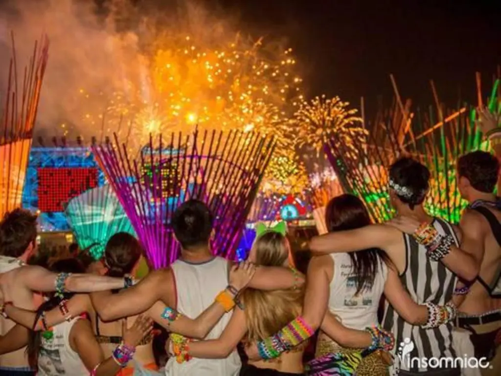 Can you make friends at rave?