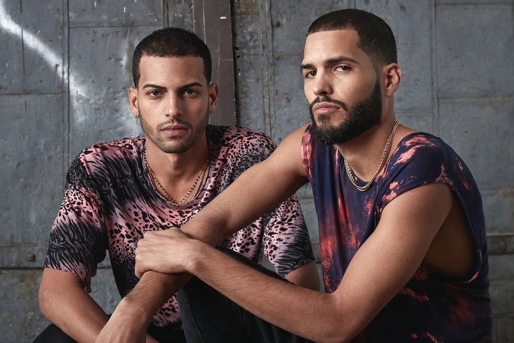 What style is the Martinez Brothers?