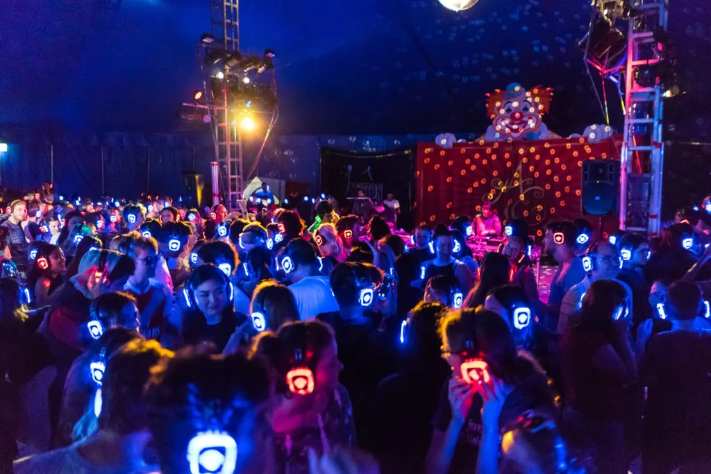What to expect at a silent disco?